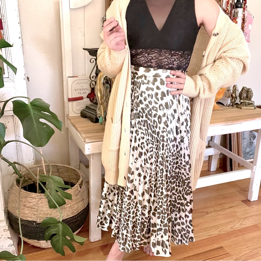 New! H&M Metallic Animal Print Pleated Midi Skirt Size 6 - Picture 1 of 7